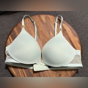 Victoria's Secret Cream Seamless Bra with Molded Cups